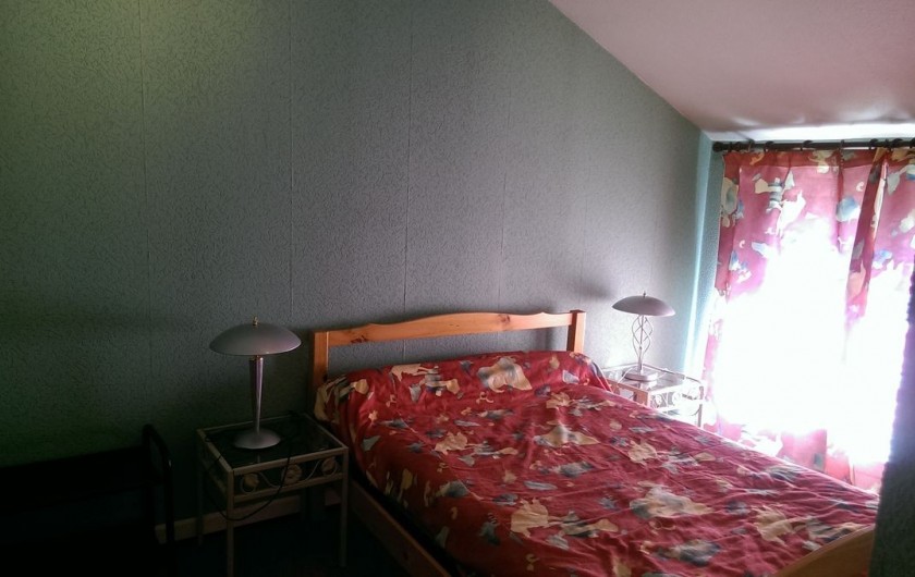 Location de vacances - Appartement à Sengouagnet - Chambre 3 Lit en 140 Placard de rangement