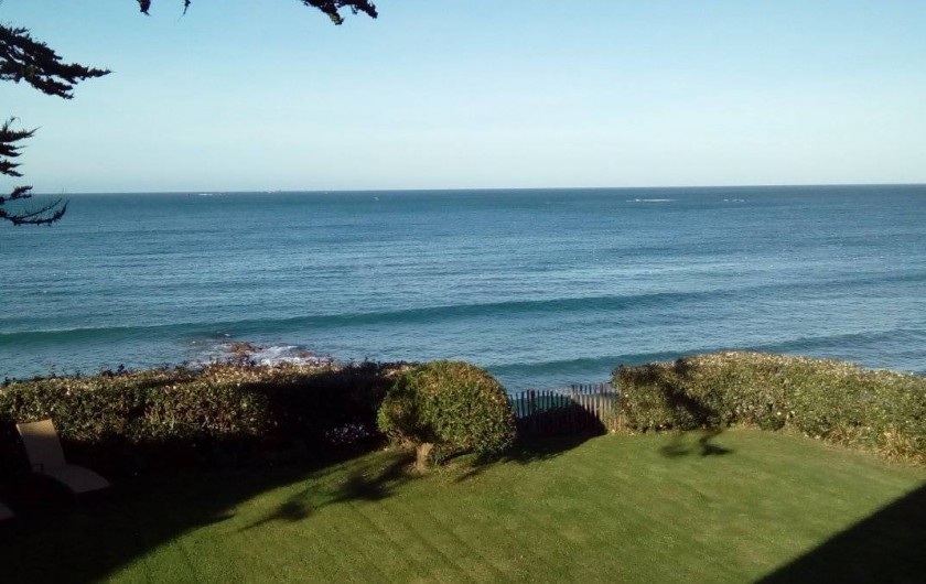 Location de vacances - Gîte à Plougasnou - Vue mer depuis jardin