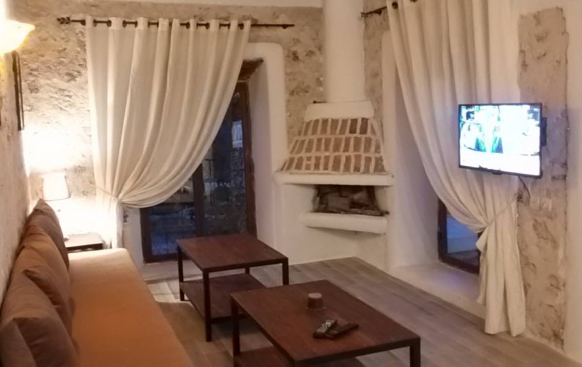 Location de vacances - Villa à Essaouira - Salon avec TV Cheminée