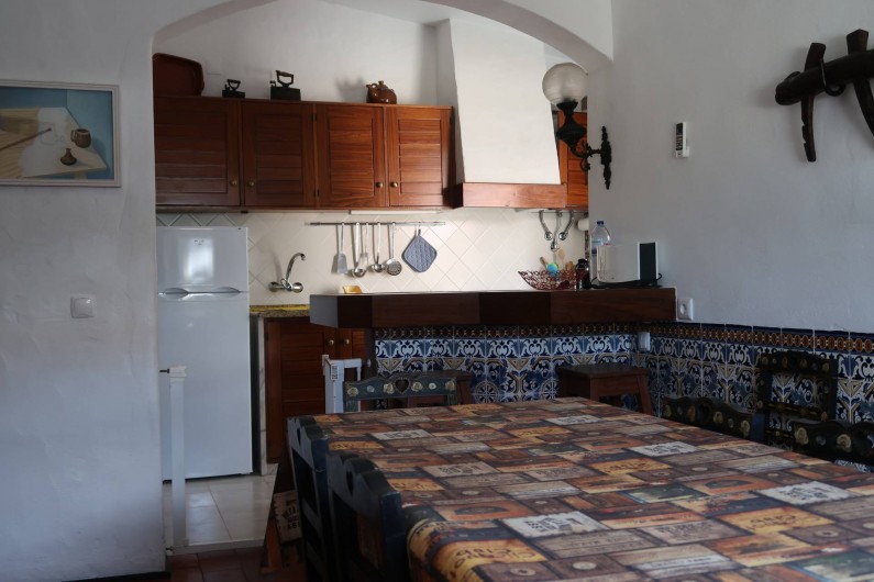 Location de vacances - Villa à Albufeira - Sale a manger avec la cuisine aux fond