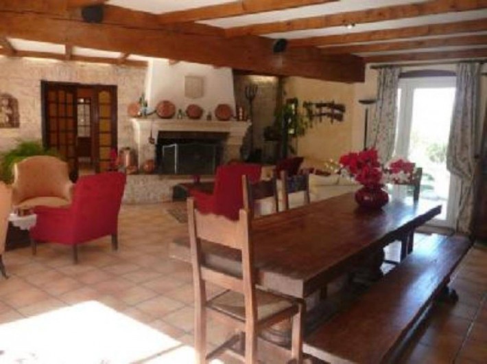 Location de vacances - Villa à Malves-en-Minervois - La salle à manger de la villa.