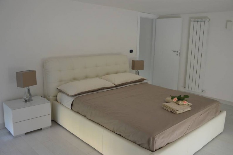 Location de vacances - Appartement à Naples - Une chambre avec un lit double