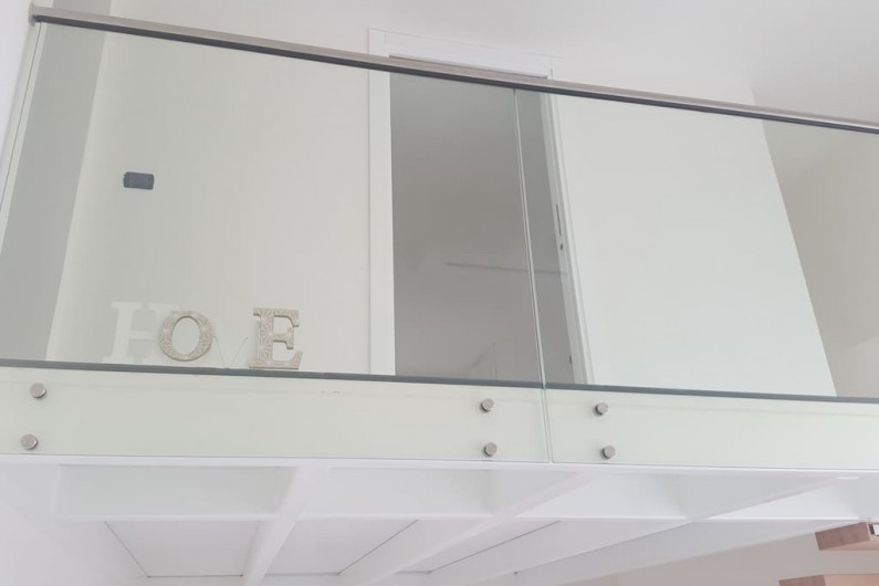Location de vacances - Appartement à Naples - Entrée avec balustrade en verre