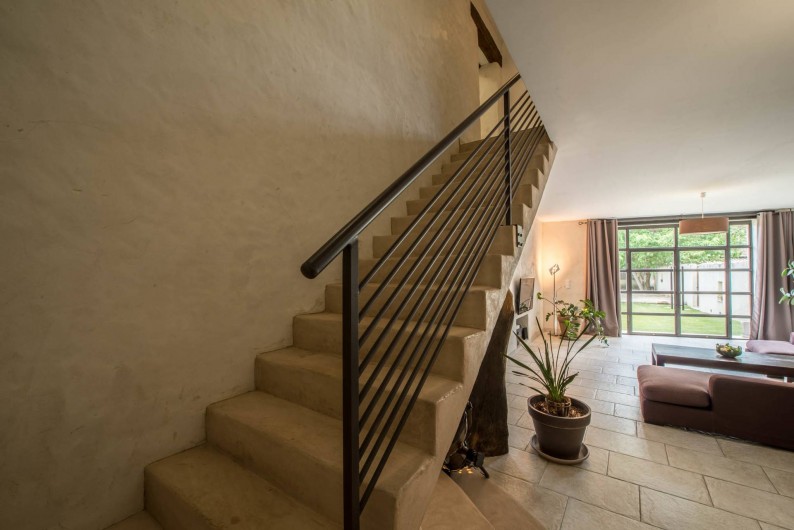 Location de vacances - Mas à Visan - Escalier vers les chambres