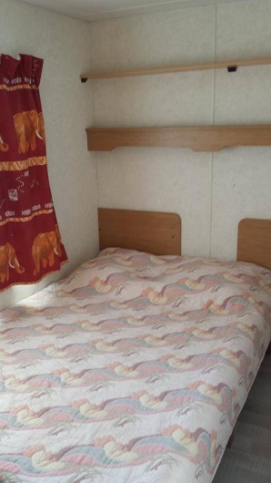 Location de vacances - Bungalow - Mobilhome à Le Muy - chambre un lit double 120cm