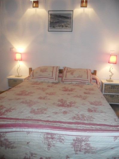 Location de vacances - Gîte à Saint-Pierre-de-Nogaret - Chambre "L'Aubrac" avec sa salle d'eau privative