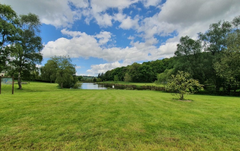 Location de vacances - Gîte à Saint-Gouéno - Etang dans le village Lake in the village